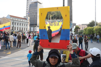 Organizaciones sociales recorres las calles de Quito.