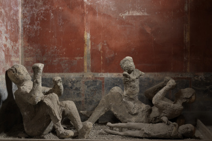 Un grupo de cuatro personas, dos de ellas niños, de las víctimas de Pompeya. Crédito: Archeological Park of Pompeii