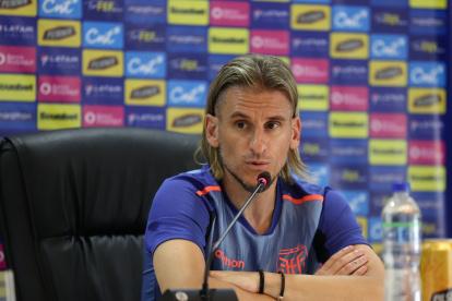 Sebastián Beccacece habla en rueda de prensa del sábado 16 de noviembre, en el estadio George Capwell.