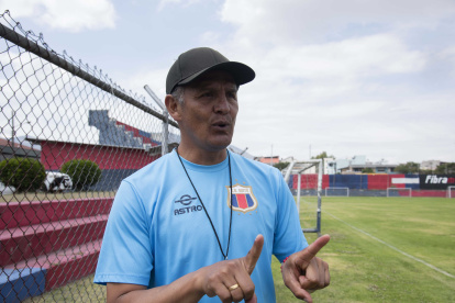 Carlos Castro logró armar en poco tiempo un sólido equipo en Deportivo Quito para luchar por el ascenso.