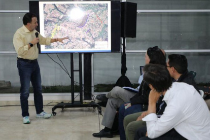 En la reunión, las autoridades dieron detalles de las obras que se ejecutan en Cumbayá.