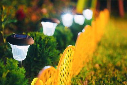 Los cortes de luz en Ecuador obligan a los ecuatorianos a buscar alternativas solares.