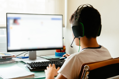 Escuelas de Azuay y Loja ofrecerán clases virtuales debido a los incendios.