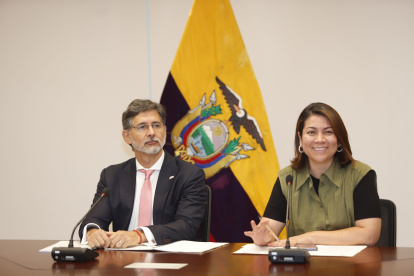 Juan Izquierdo y Laura Flores, de la Comisión Calificadora, dieron detalles del avance del concurso.