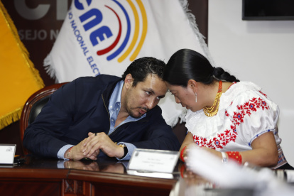 El partido SUMA inscribió a su nuevo binomio presidencial ante el CNE.