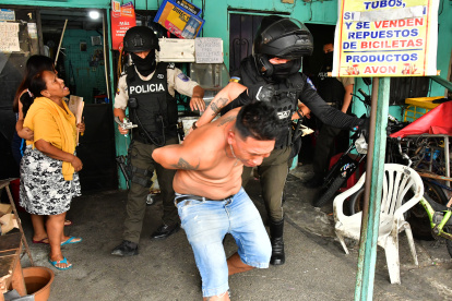 Detención. Uno de los cuatro sospechosos aprehendidos.