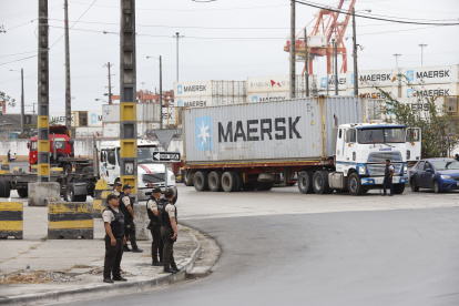 Comercio. La actividad comercial que se realiza en el Puerto Marítimo de Guayaquil.