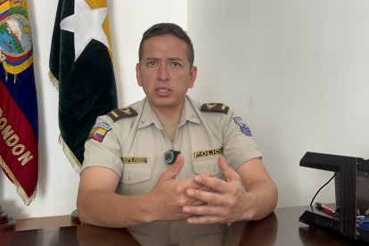 Eduardo Aguirre, jefe de la gestión operativa del distrito Samborondón de la Policía Nacional, señala que los guardias de seguridad deben tener más cuidado al dejar ingresar vehículos.