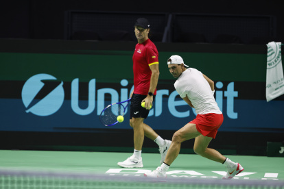 Rafael Nadal durante su entrenamiento previo al primer encuentro de individuales con España que se enfrenta a Países Bajos en la eliminatoria de cuartos de final de la Copa Davis, en Málaga.