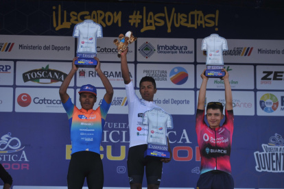 Jhoffre Ibaquingo fue coronado como el monarca de la sub-23 (mejor juvenil) de la Vuelta al Ecuador 2024.