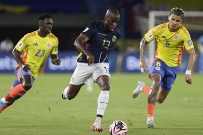 Enner Valencia abrió el marcador 1-0 ante Colombia.