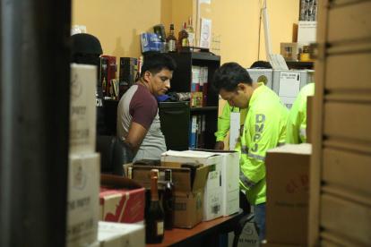 Operativo. Una foto referencial de un control de bebidas alcohólicas que se ha realizado en otra fecha.
