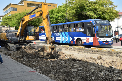 Solo un carril se encuentra habilitado en esta zona de la calle Chile