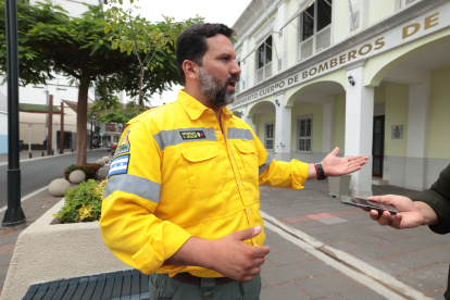 ENTREVISTA A CAPITAN SALAZAR, SOBRE ASUNTOS INCENDIOS FORESTALES... FD MIGUEL CANALES AG-EXTERNOS