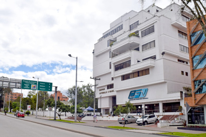 Cuenca. En esta ciudad se oferta la planta baja del Edificio
Astudillo e hijos, con un avalúo de $ 22,927.45.