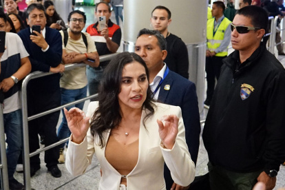 La vicepresidenta Verónica Abad dijo que vino al país aclarar la disputa con el presidente Noboa.