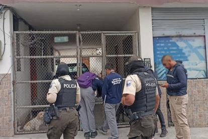 En un operativo realizado por la Unidad de Bienestar Animal y otras entidades encontraron dos perros en estado crítico de desnutrición severa