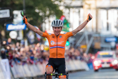 Annemiek Van Vleuten llega con títulos que van desde medallas olímpicas, mundiales y 8 grandes vueltas.