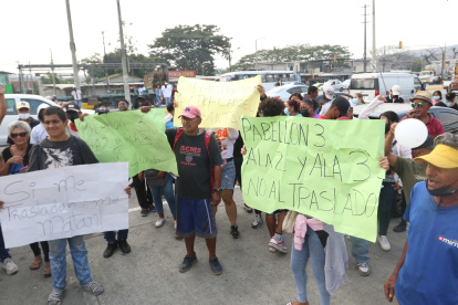 Manifestación. Familiares de los privados de libertad se congregaron en los exteriores de la Penitenciaría del Litoral.
