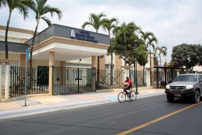 El hospital se encuentra en la cabecera cantonal de Samborondón.