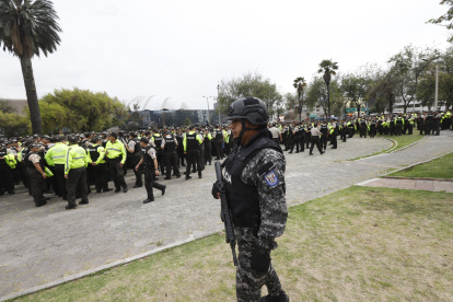 Serían al menos 1.300 policías desplegados esta tarde.