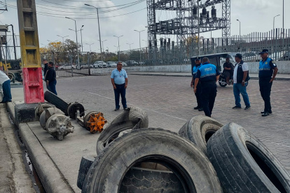 En el sitio participaron agentes de control municipal y trabajadores municipales.