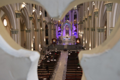 Dos generadores eléctricos se utilizan en la Catedral metropolitana de Guayaquil.