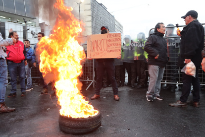 Las protestas en Quito se intensifican por enfrentamiento entre manifestantes y policías.