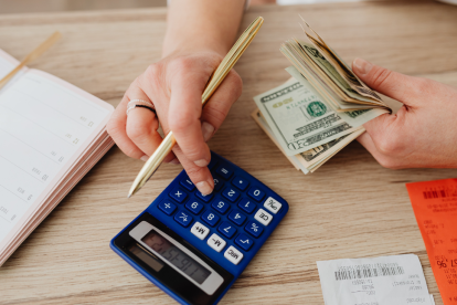 El décimo tercer sueldo en Ecuador se paga en diciembre, antes de la Navidad y Año Nuevo.