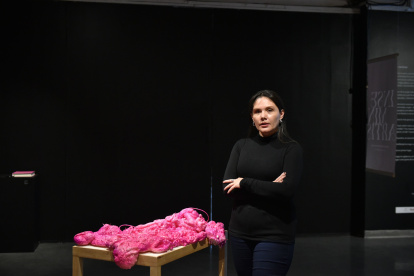 La artista Paola Pazmiño trabajó durante diez años en el cuerpo de obras que son parte de la exposición.