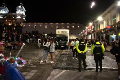 El pregón estuvo acompañado por resguardo policial y entidades municipales para precautelar la seguridad de los asistentes