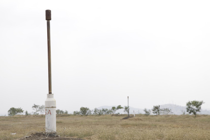 CHIMENEAS PARA DESFOGAR EL GAS PRODUCIDO POR LOS DESECHOS BAJO LA TIERRA.