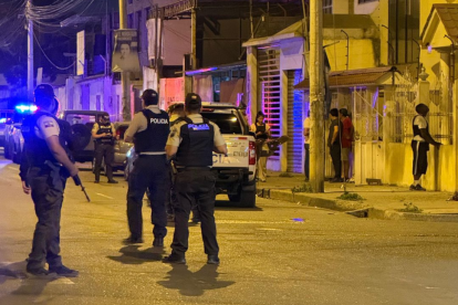 Lanzan artefacto explosivo en la Jefatura Antinarcóticos de El Oro.