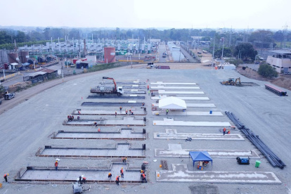 Obra. Trabajos en la central térmica de Quevedo, donde se instalarán 50 MW de capacidad.