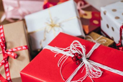 Conoce las aplicaciones que te ayudarán a facilitar la organización del evento de intercambio de regalos.