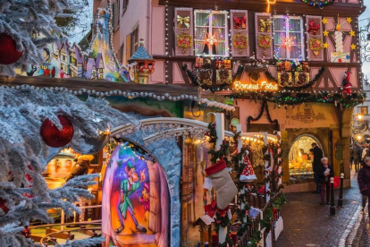 Fotografía de Colmar, Francia en épocas navideñas.