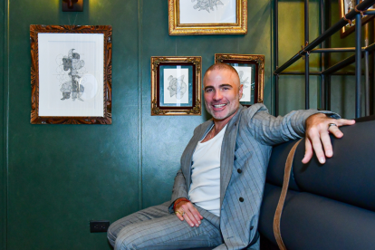 Parte de lo recaudado por la venta de las cerca de 50 piezas, cuyos marcos son reciclados, será destinado a apoyar la labor de la fundación Sor Dominga Boca.