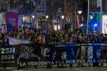 Un momento de la manifestación que ha recorrido este 25N las calles de Barcelona.