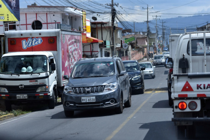 La medida se aplica en horas pico para reducir la congestión vial.