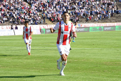 El letal paraguayo Álex Arce marcó su segundo ‘hat trick’.