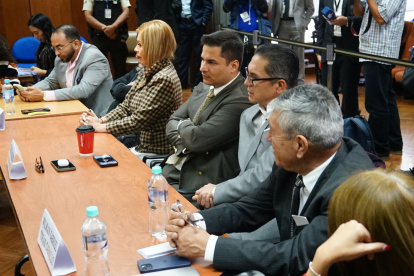 Procesados. Claudia Garzón (i) estuvo en la misma mesa con el expresidente de la Judicatura, Wilman Terán.