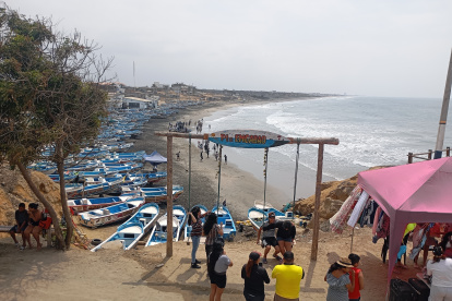 Entretenimiento. A orillas del mar, locales y extranjeros pescan. Guayaquileños han armado grupos para practicar la pesca deportiva y bucear.