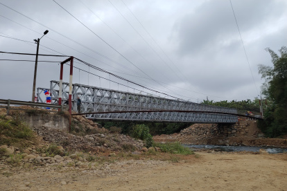 Nuevo puente conecta a comunidades rurales del subtrópico de Cotopaxi.