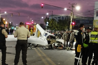 Las pericias continuaron hasta altas horas de la noche.