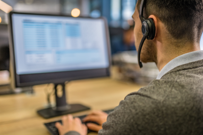 La norma dispone que estas empresas únicamente podrán contactar al deudor, codeudor o al garante de quien debe.