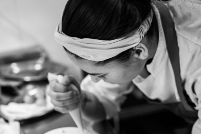 Claudia Merchán aprendió el oficio de su madre, Miryam Valdivieso.