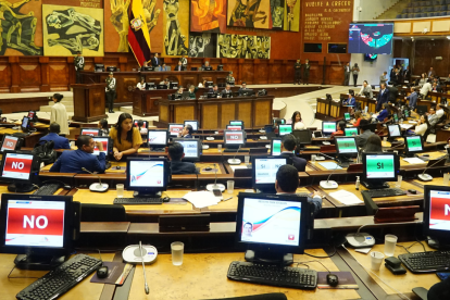 Con 80 votos a favor, el Pleno de la Asamblea decide que el juicio político en contra de la exministra de Energía, Andrea Arrobo continúe.