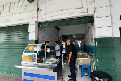 Restaurantes en el centro de la ciudad se rehúsan a poner letreros con datos para no ser extorsionados