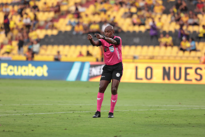 Augusto Aragón fue el árbitro que dirigió el partido entre Liga de Portoviejo y Deportivo Quito, en el Ascenso Nacional