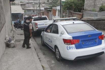 La policía realizaba un patrullaje de control cuando les avisaron del hallazgo de un cadáver prendido en llamas.CHRISTIAN VINUEZA